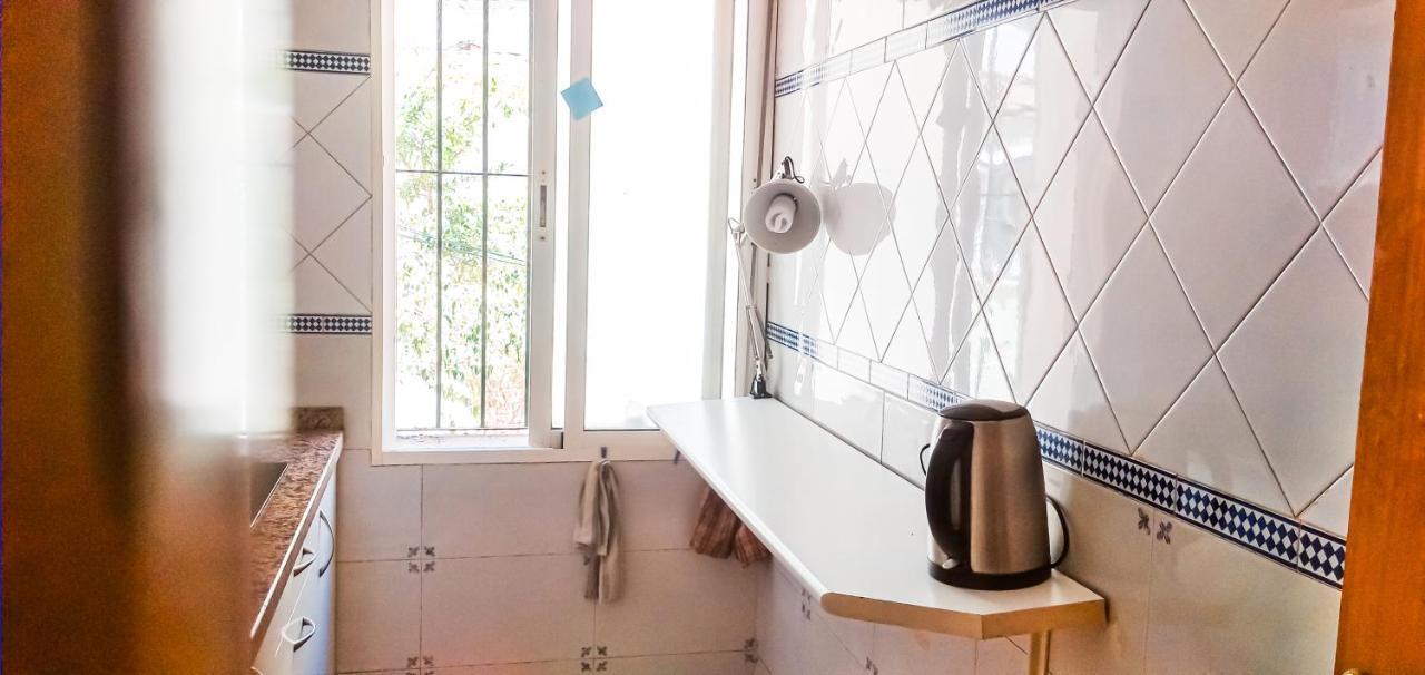 Room In Malaga Center, Homestay "Window To Road" - Habitacion En Apartamento, Ventana A La Careterra! Luaran gambar