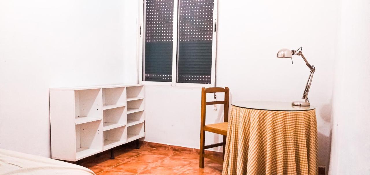 Room In Malaga Center, Homestay "Window To Road" - Habitacion En Apartamento, Ventana A La Careterra! Luaran gambar